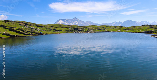 Le Lac Lérié sur le Plateau d'Emparis avec une vue magnifique sur les Alpes © jef 77