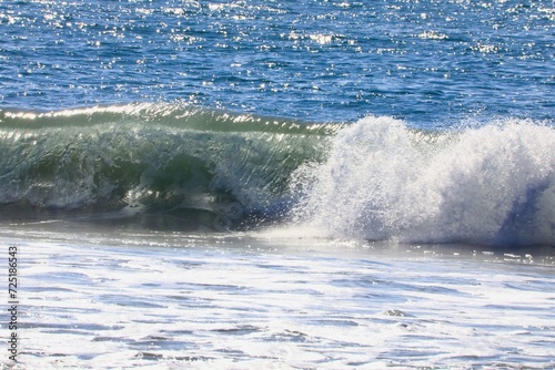 Fototapeta Naklejka Na Ścianę i Meble -  Large wave splashing in blue sea