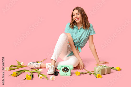 Young woman with retro tele...