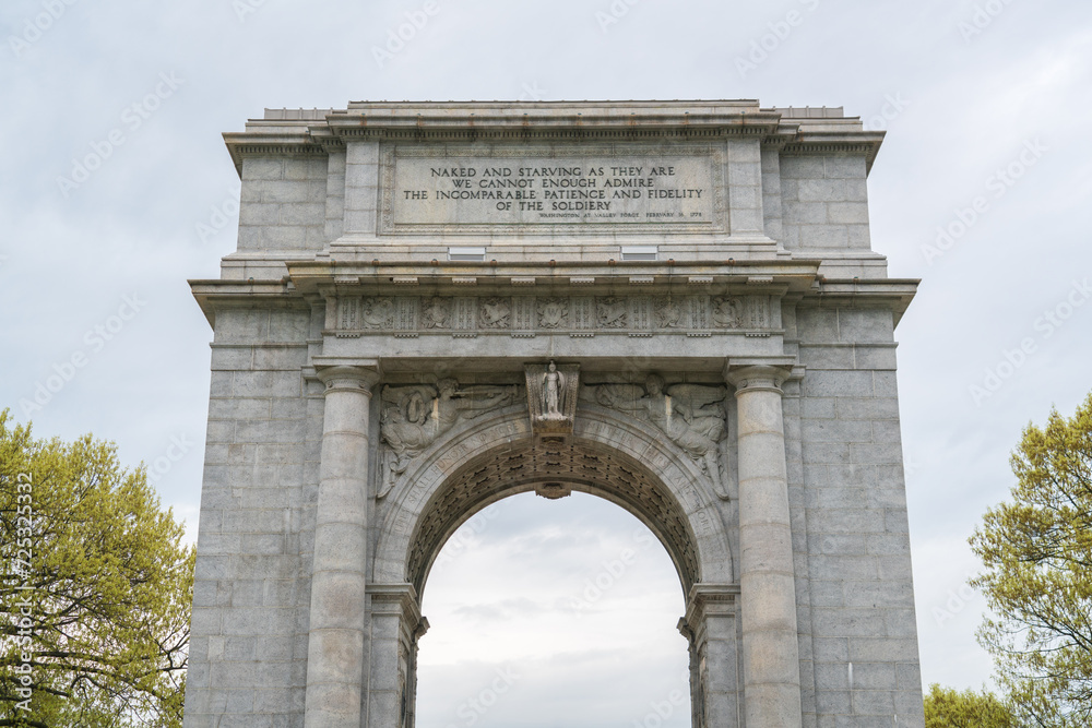 Obraz premium The United States National Memorial Arch, Valley Forge National Historical Park, Revolutionary War encampment, northwest of Philadelphia, in Pennsylvania, USA