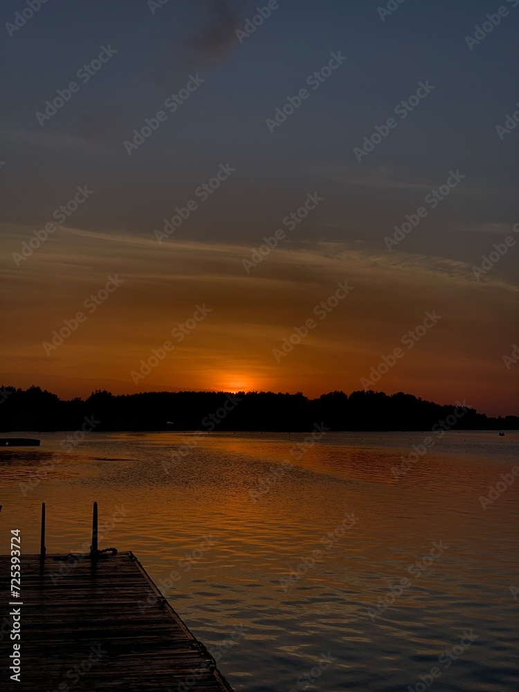 Obraz premium sunset on the lake