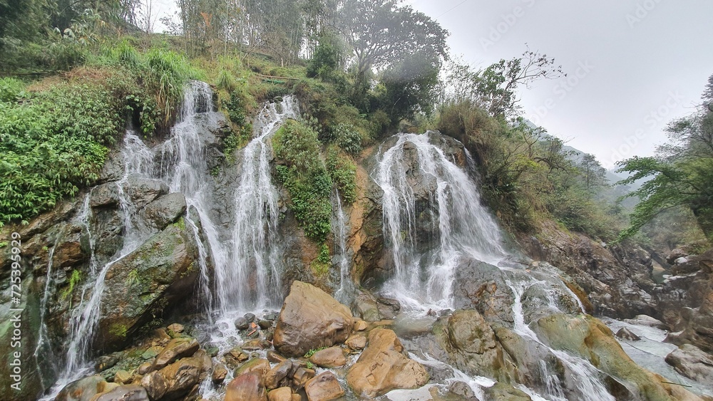 Obraz premium waterfall in the mountains