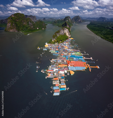 Obraz na płótnie Mesmerizing aerial shot of Koh Panyee, Thailand's floating village. Vibrant stilted structures rise above the turquoise waters, capturing the essence of a unique and captivating way of life w salonie