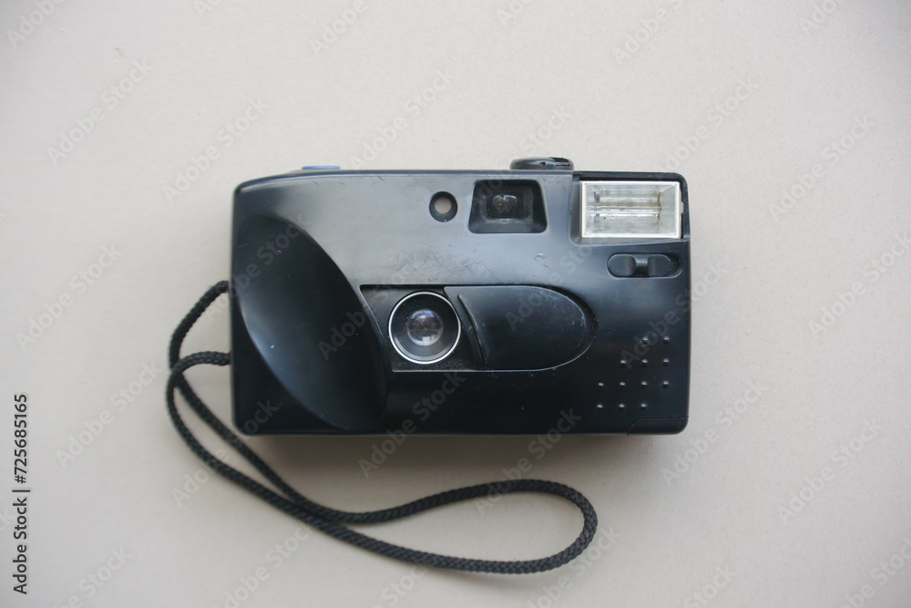 An old antique camera that uses roll film