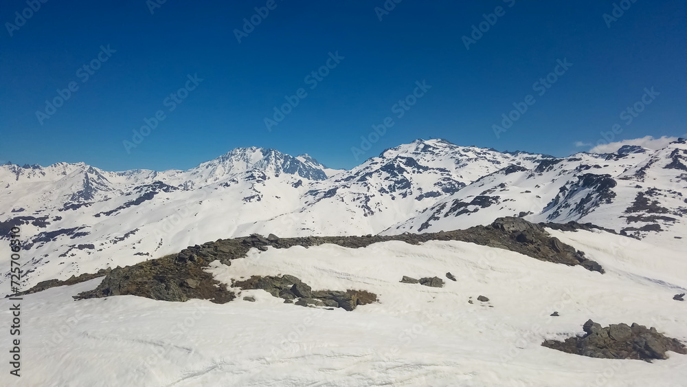 Paysage d' hiver en vallée de Maurienne , à Beaune  , vue sur Aiguille de Péclet Polset Cime Carron depuis Roche Jaille , ,Massif de la Vanoise , Savoie , Alpes , France