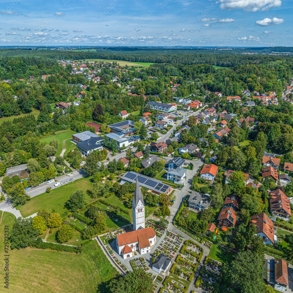 Die Gemeinde Grafrath im oberbayerischen Kreis Fürstenfeldbruck im Luftbild