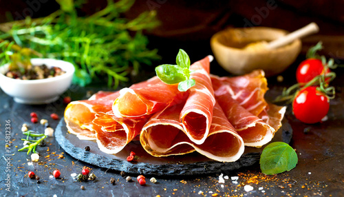 Fototapeta Naklejka Na Ścianę i Meble -  Schinken angerichtet 