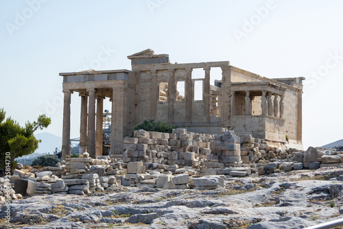 Loggia delle Cariatidi nell'Acropoli di Atene, Grecia photo