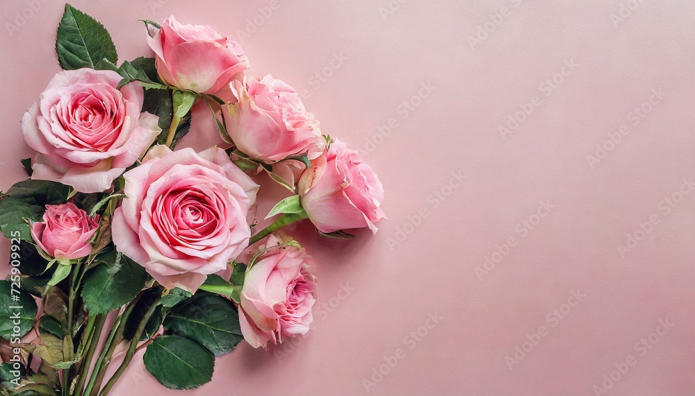 Bouquet de roses de couleur rose, romantique et douceur, sur fond rose . Posé à plat et vue de dessus avec un espace pour le texte - obrazy, fototapety, plakaty 