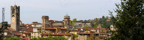 Foto panoramica della Città Alta di Bergamo, Italia © Falcon's