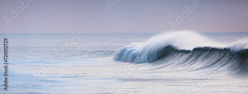 Bild auf Leinwand Pink Tranquility in the Ocean Waves.