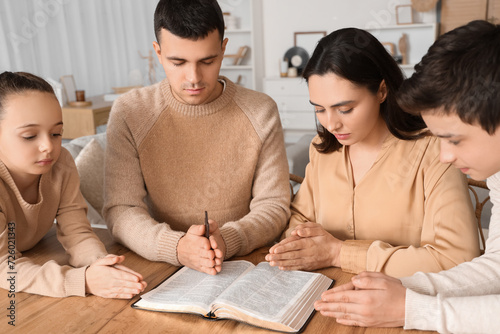 Family praying together wit...