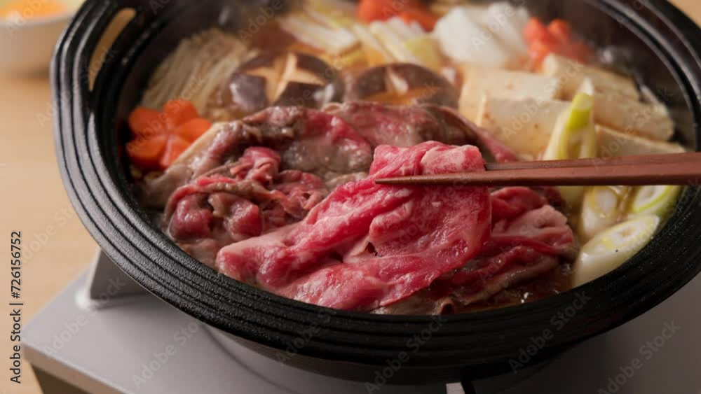 国産和牛ロースのすき焼き　Sukiyaki made with Japanese Wagyu beef