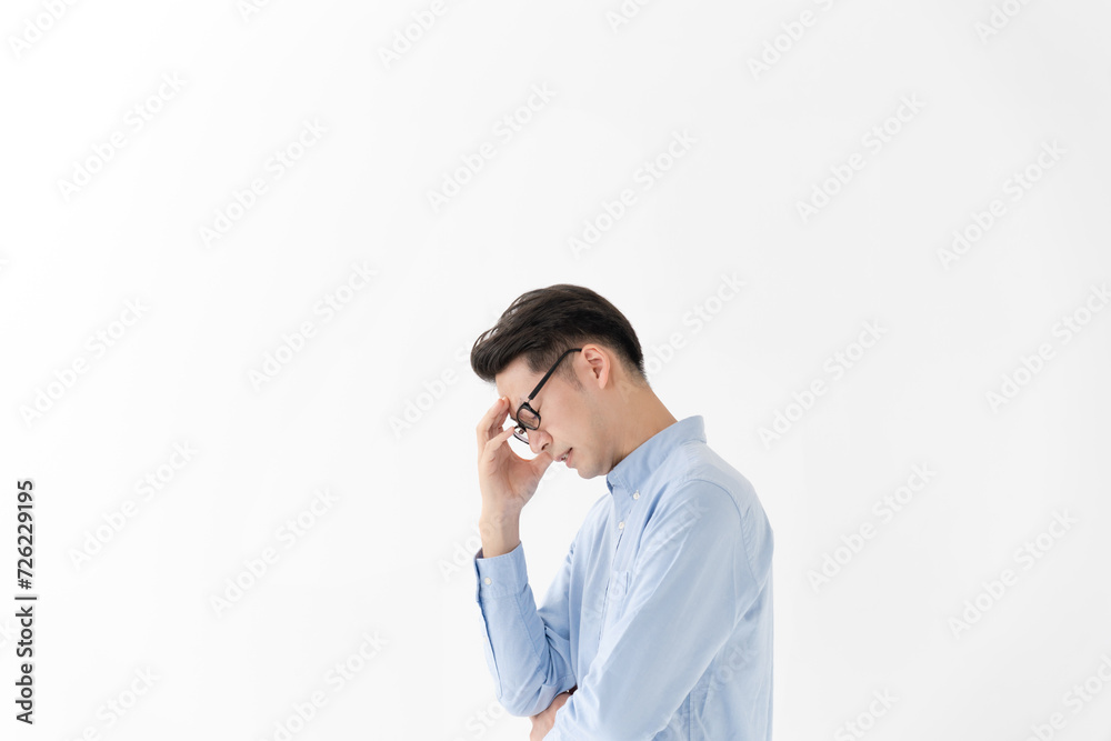 疲れた表情の男性 疲れた表情の男性