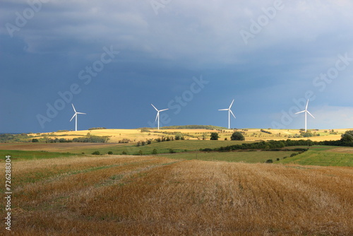 Windräder, Landschaft, Feld