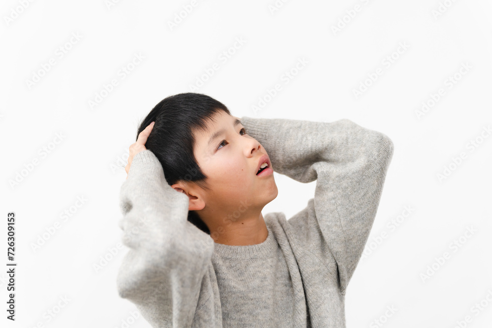 私服姿の小学生の男の子 ライフスタイルイメージ 私服姿の小学生の男の子 ライフスタイルイメージ