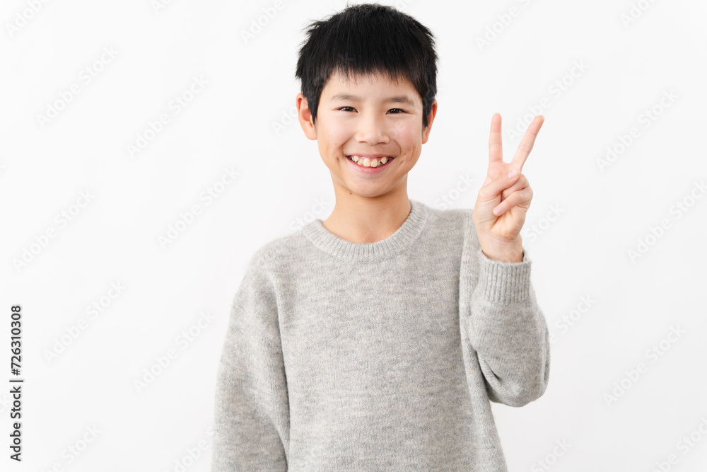 私服姿の小学生の男の子 ライフスタイルイメージ 私服姿の小学生の男の子 ライフスタイルイメージ