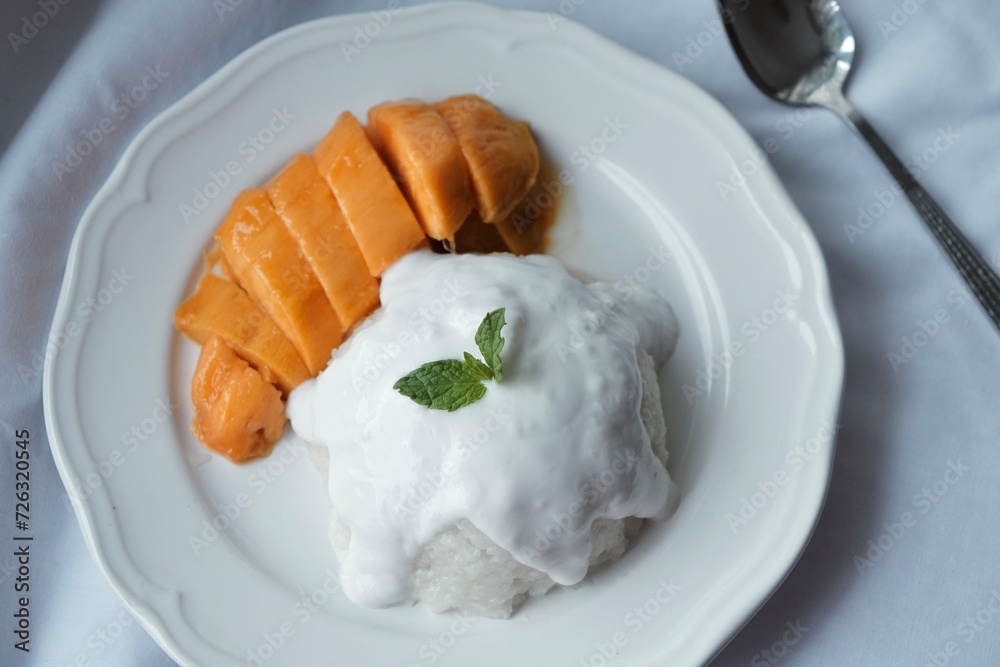 Mango with sticky rice in Thai style