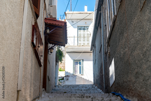 Fototapeta Naklejka Na Ścianę i Meble -  retro house on city street in Athens Greece