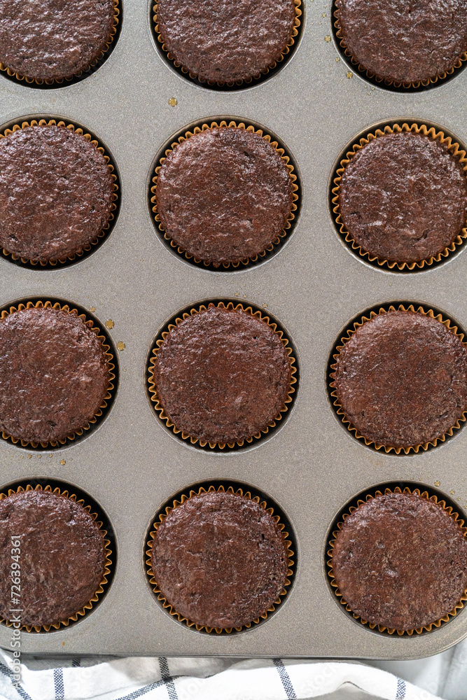 Baking Chocolate Cupcakes with Decadent Chocolate Frosting Baking Chocolate Cupcakes with Decadent Chocolate Frosting