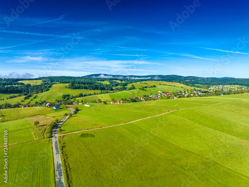 Fototapeta Naklejka Na Ścianę i Meble -  Lot nad Mochnaczką Wyżną wczesną jesienią w młgach.