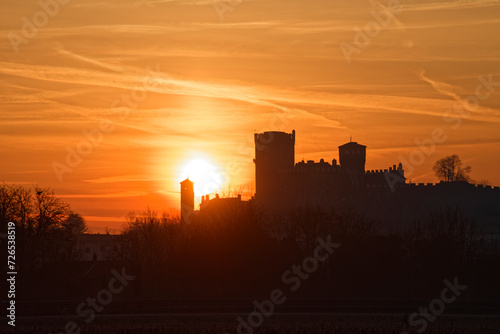 Alba al castello di Pavone Canavese, Piemonte, Italia