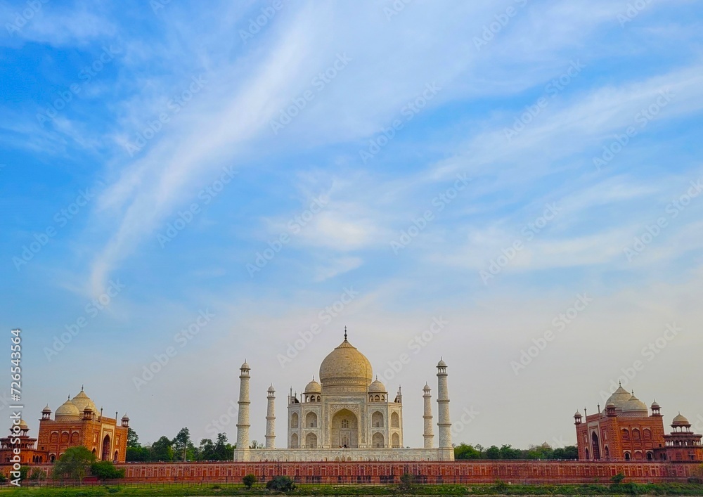 Fototapeta premium The Taj Mahal with a blue sky background and whispy clouds