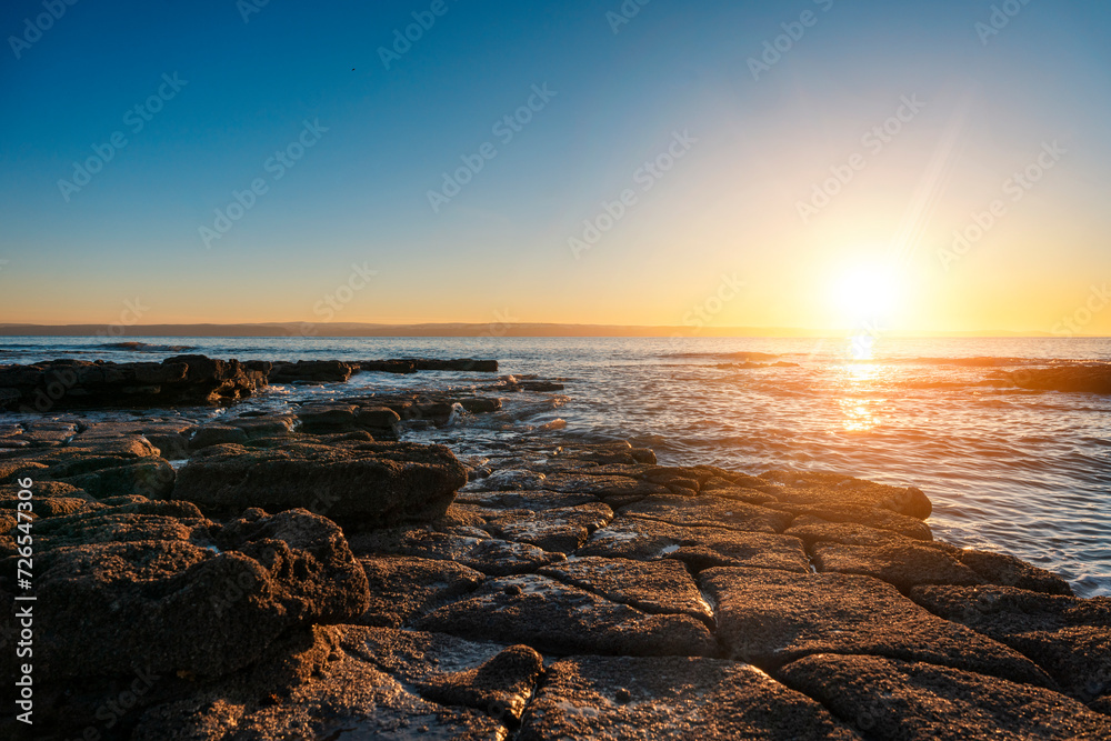 Obraz premium beautiful sunset over the rocky coast in Wales