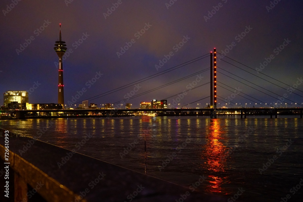 Panorama von Düsseldorf mit Blick auf den Fernsehturm