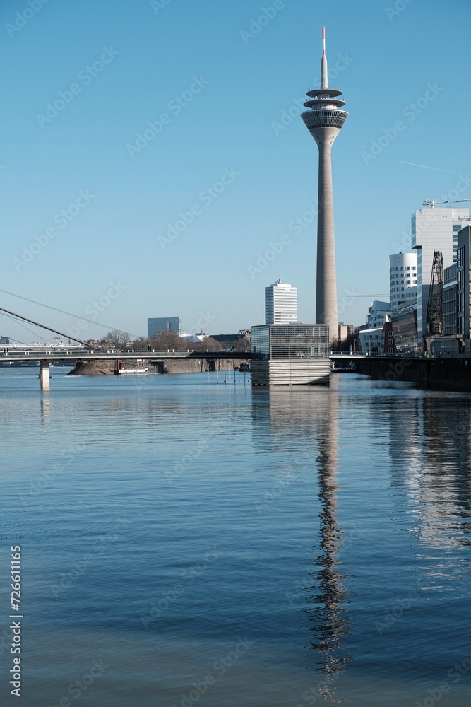 Naklejka premium Panorama von Düsseldorf mit Blick auf den Fernsehturm