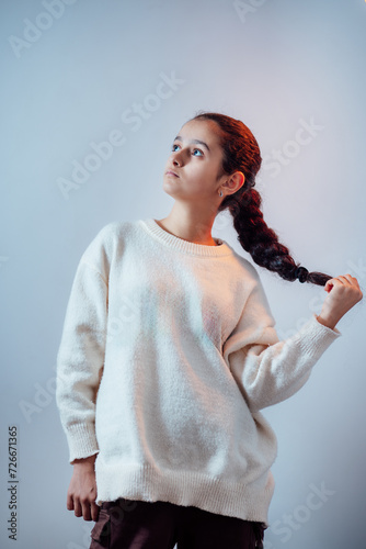Obraz na płótnie Closeup shot of fashionable girl posing in studio and holding hair w salonie