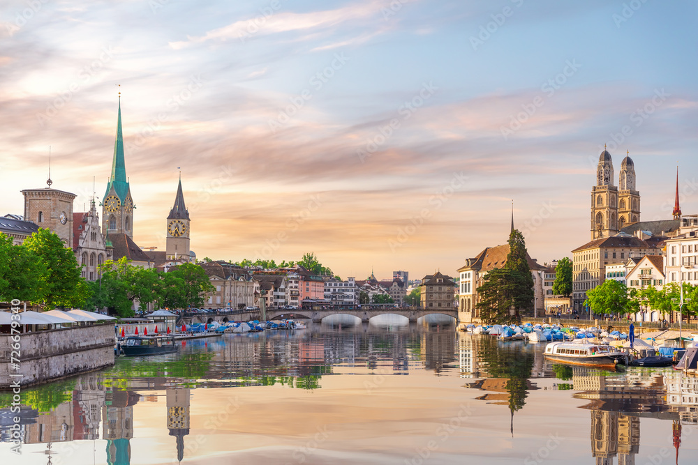 Obraz premium Aerial view on the downtown of Zurich at sunset and its reflection, Switzerland
