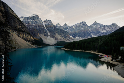 Fototapeta Naklejka Na Ścianę i Meble -  Moraine Lake, Banff National Park, Alberta, Canada 