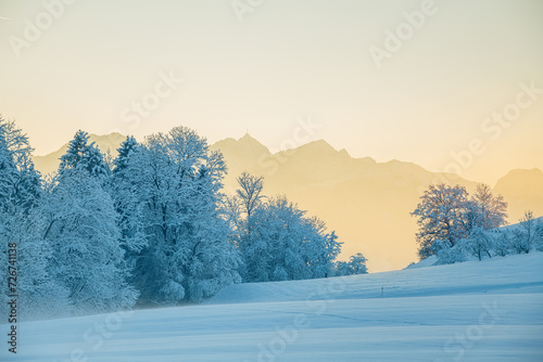Winterlandschaft im bayrischen Voralpenland mit Blick auf den Berg  Wendelstein 