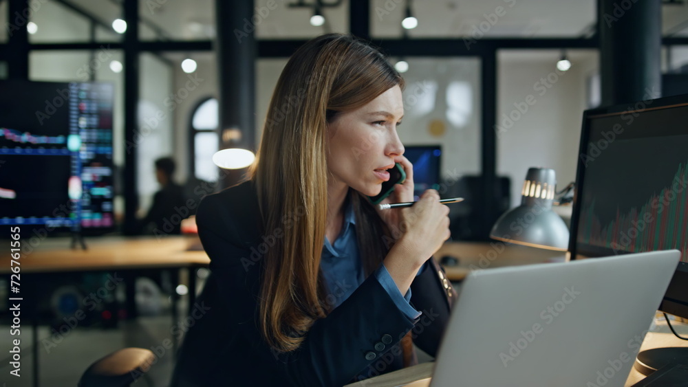 Obraz premium Finance businesswoman talking mobile in lamp light. Successful manager consult