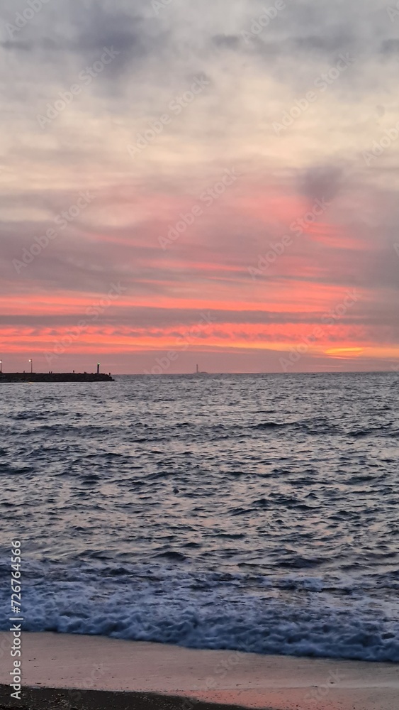 Le phare du Panier vu depuis la plage de la Verrerie Le phare du Panier vu depuis la plage de la Verrerie