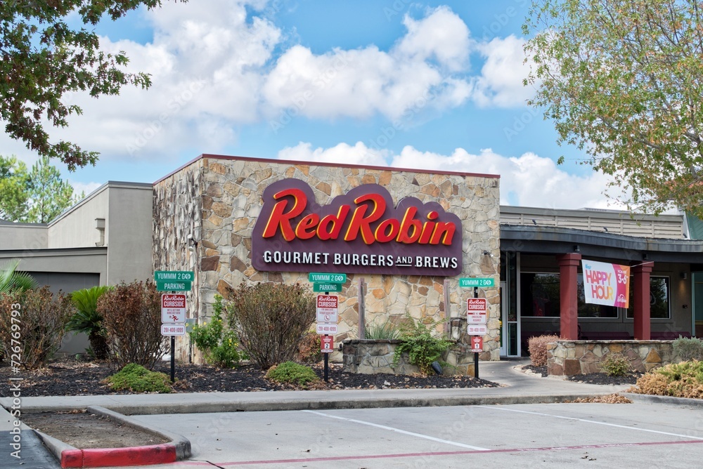 Red Robin Gourmet Burgers and Brews building storefront exterior in