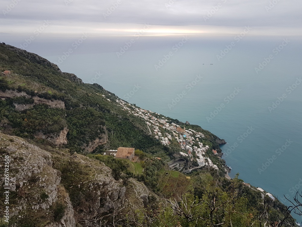 La côte amalfitaine vue depuis le sentier des Dieux, au-dessus du couvent de San Domenico