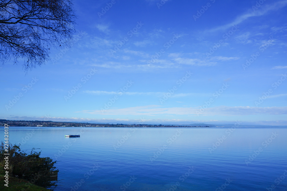 青空と湖