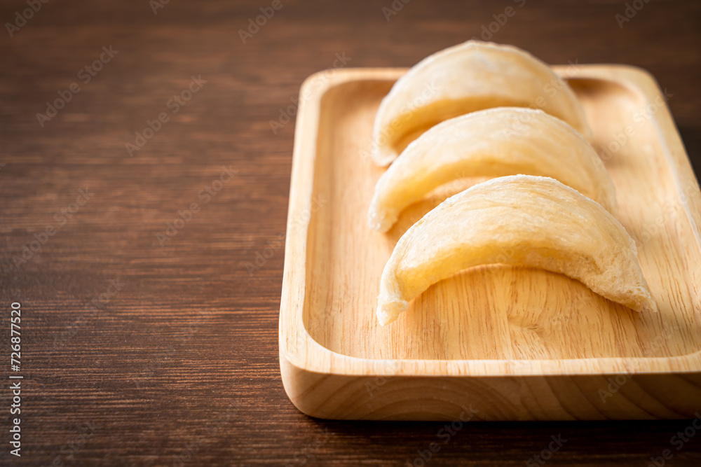 Fresh edible bird's nest or Swallow nest raw material cuisine expensive food for healthy Fresh edible bird's nest or Swallow nest raw material cuisine expensive food for healthy