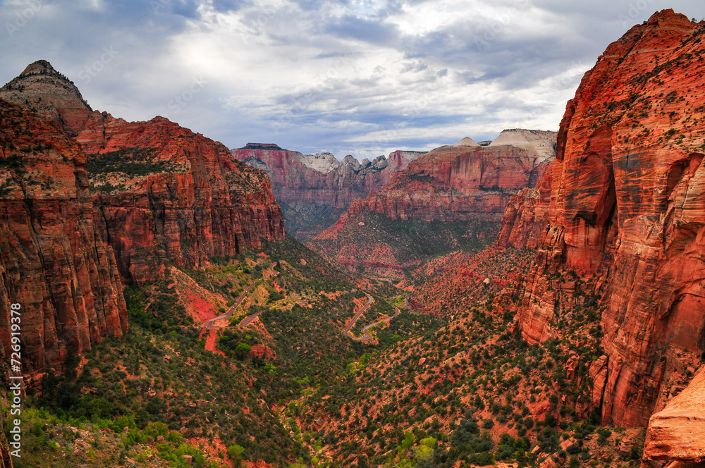 Naklejka premium Overcast afternoon view from the end of the Canyon Overlook trail, Zion National Park, Utah, Southwest USA.