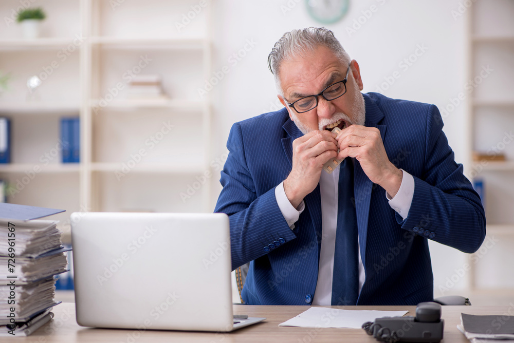 Old male employee feeling bad at workplace Old male employee feeling bad at workplace
