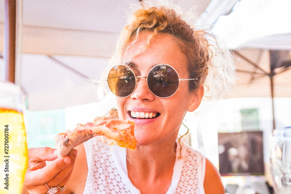 Φωτογραφία Beautiful adult middle age beautiful woman enjoying tasty italian natural pizza