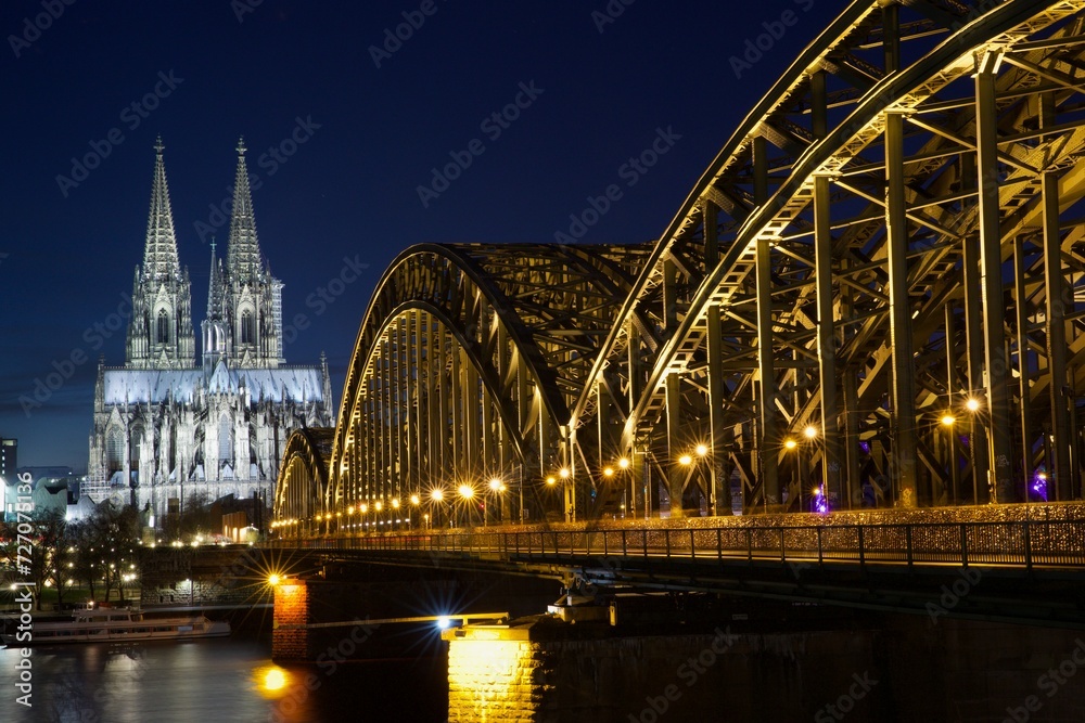 Fototapeta premium Cologne by night