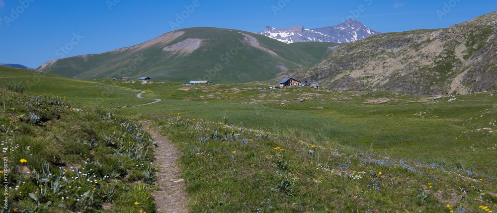 Φωτογραφία Le plateau d'Emparis est un plateau situé à plus de 2 000 m d'altitude sur les départements de l'Isère et des Hautes-Alpes