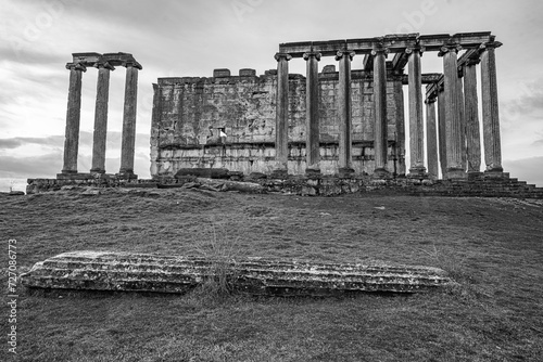 The scenic views from Aizanoi which was a Phrygian city in surviving remains from the period include a well-preserved Temple of Zeus, a combined theatre-stadium complex in Kütahya photo