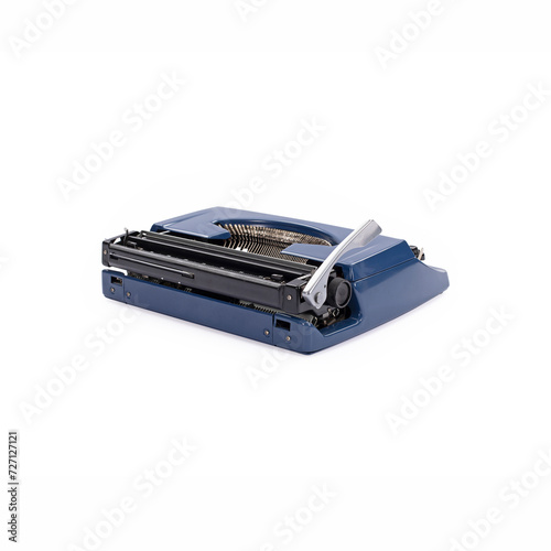 Foto Low side view of vintage blue portable manual typewriter isolated on white