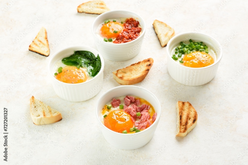 Eggs en cocotte (baked eggs) Eggs en cocotte (baked eggs)