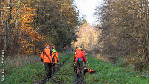 Jagdhelfer im Einsatz photo