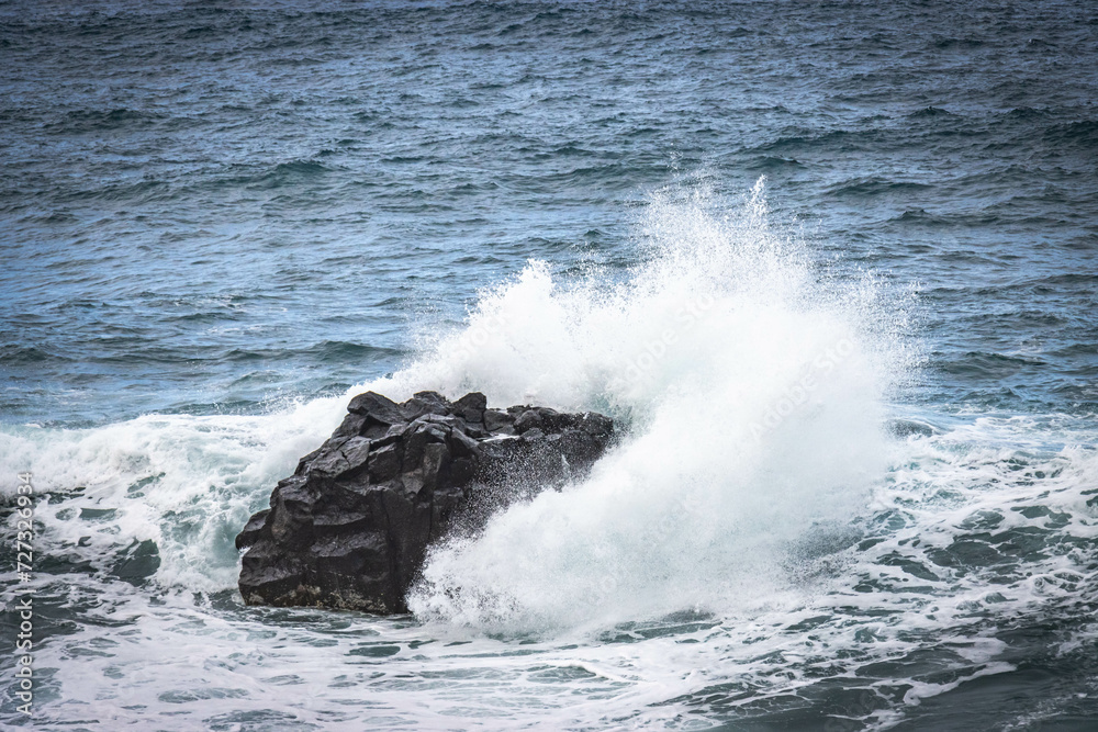 ribeira da janela, madeira, big waves crashing at the shore, surf, tube, breaking, island, portugal, 